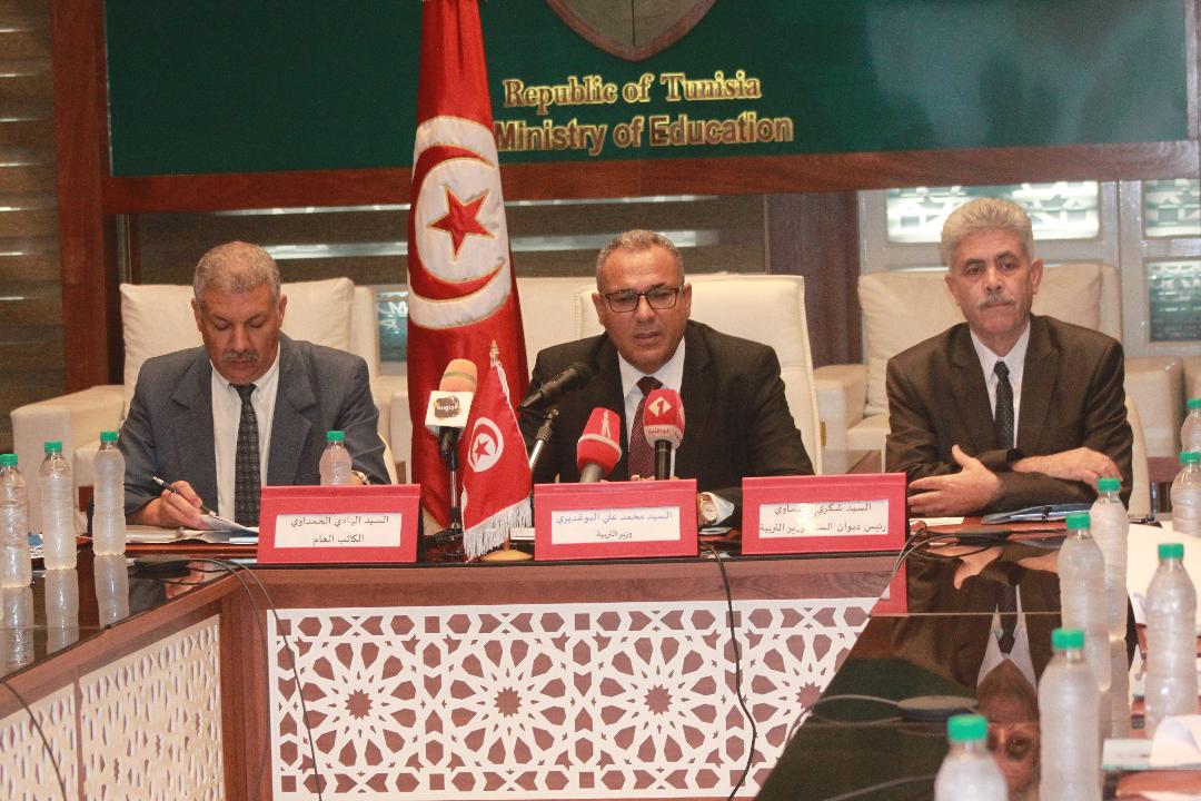 وزير التربية في ندوة صحفية:   اجراءات جديدة للنواب.. والمديرون الذين تم إعفاؤهم لن يعودوا